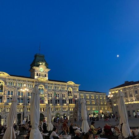 Appartamento Trieste San Giusto Luaran gambar